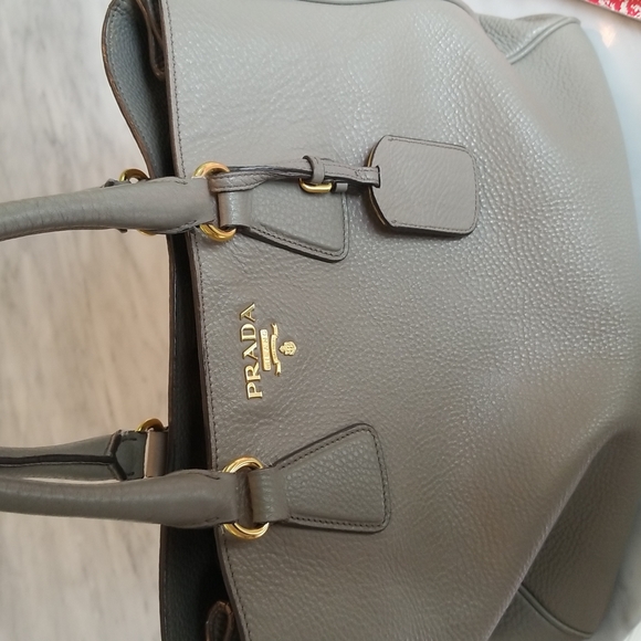 Prada - Picture 2 of 8